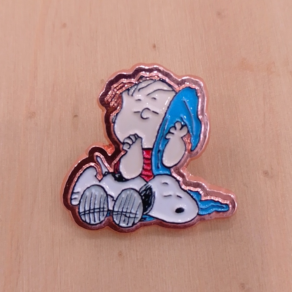 🆕 Peanuts Snoopy Linus  Enamel Pin Brooch